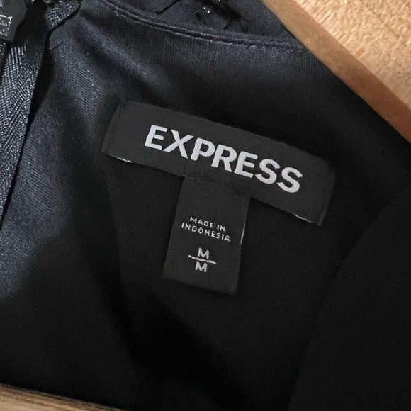 Express Black Swiss Dot Romper Size Medium Belted Faux Wrap Pleated - Picture 3 of 5